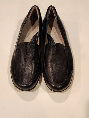 Naturalizer Black Leather Slip-On Loafers WM